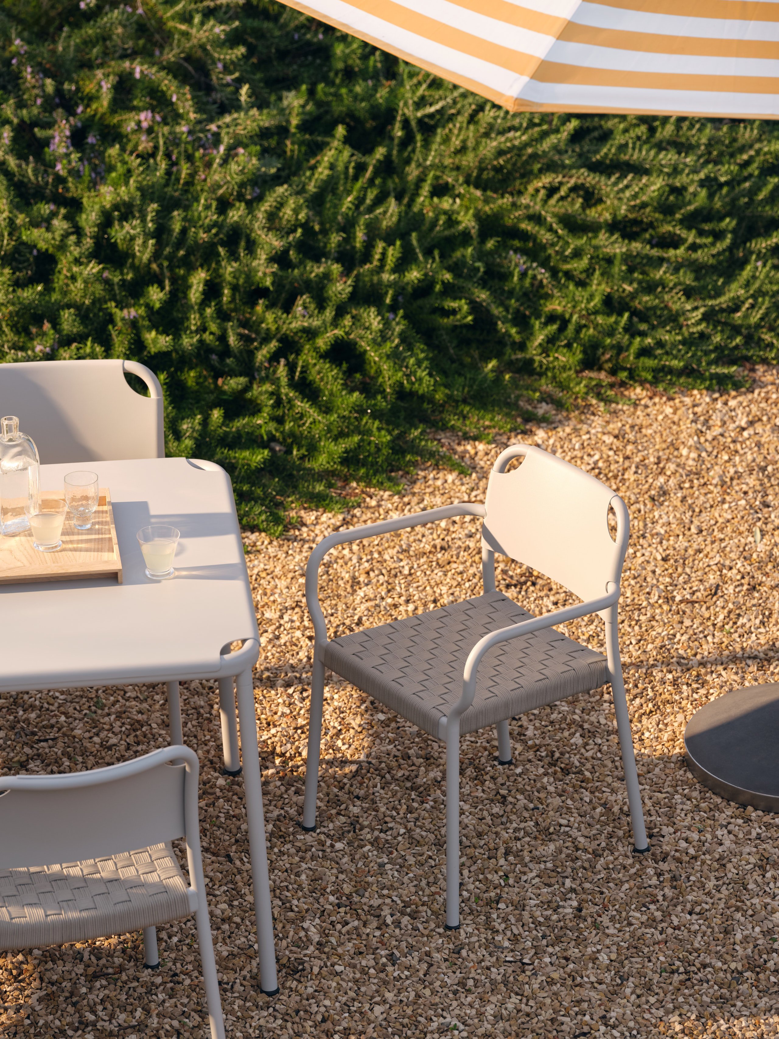 FH_Vind_Armchair_Chair_Table_Mist Grey_close-up